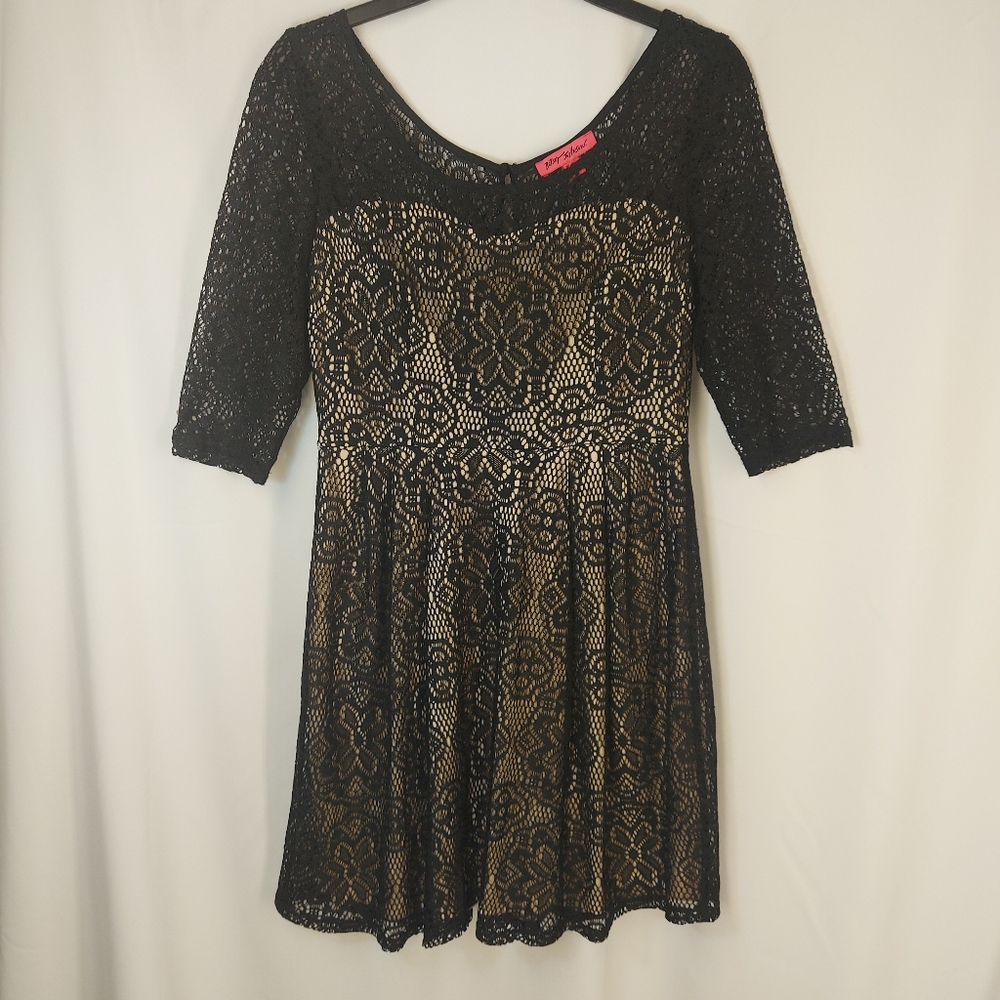 BetseyJohnson size 8 color black and cream - Picture 14 of 14